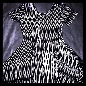 Black and white kids mini dress 🦋